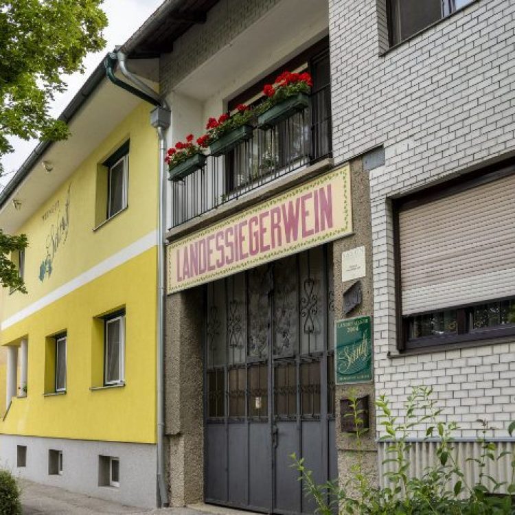 Außenansicht des Weinguts Schruiff