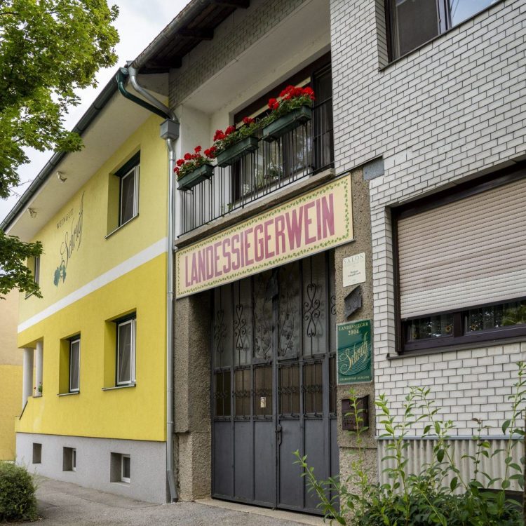 Außenansicht des Weinguts Schruiff in Oslip